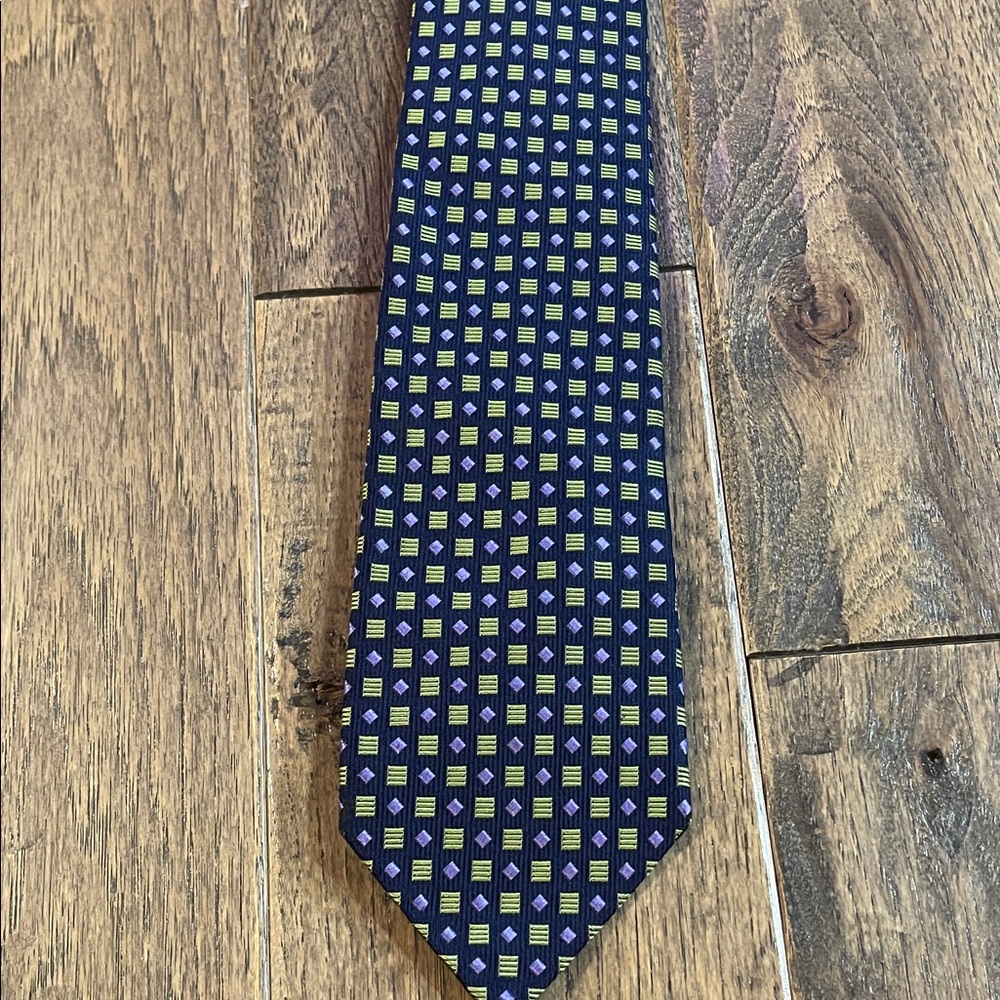Elegant Navy and Green Patterned Tie